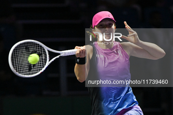 RIYADH, SAUDI ARABIA - NOVEMBER 03: Iga Swiatek of Poland during her match against Barbora Krejcikovas of Czech Republic on day 2 of the 202...