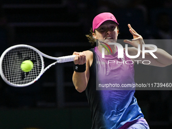 RIYADH, SAUDI ARABIA - NOVEMBER 03: Iga Swiatek of Poland during her match against Barbora Krejcikovas of Czech Republic on day 2 of the 202...