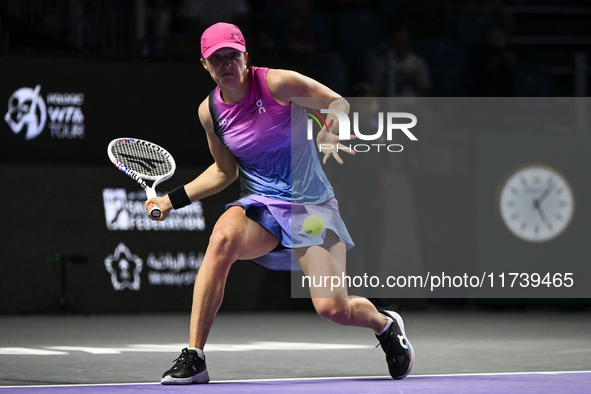 RIYADH, SAUDI ARABIA - NOVEMBER 03: Iga Swiatek of Poland during her match against Barbora Krejcikovas of Czech Republic on day 2 of the 202...