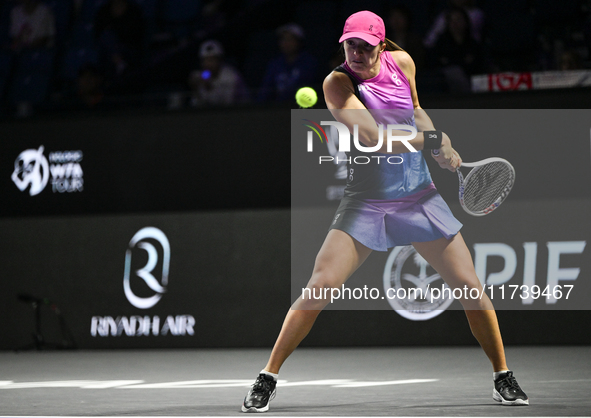 RIYADH, SAUDI ARABIA - NOVEMBER 03: Iga Swiatek of Poland during her match against Barbora Krejcikovas of Czech Republic on day 2 of the 202...