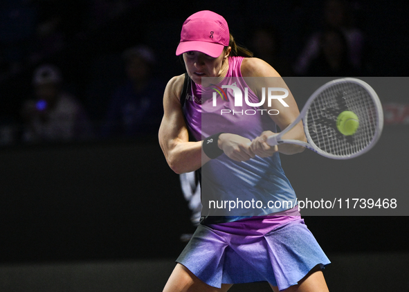 RIYADH, SAUDI ARABIA - NOVEMBER 03: Iga Swiatek of Poland during her match against Barbora Krejcikovas of Czech Republic on day 2 of the 202...