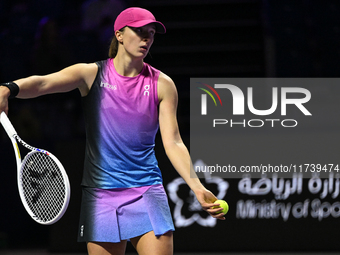 RIYADH, SAUDI ARABIA - NOVEMBER 03: Iga Swiatek of Poland during her match against Barbora Krejcikovas of Czech Republic on day 2 of the 202...