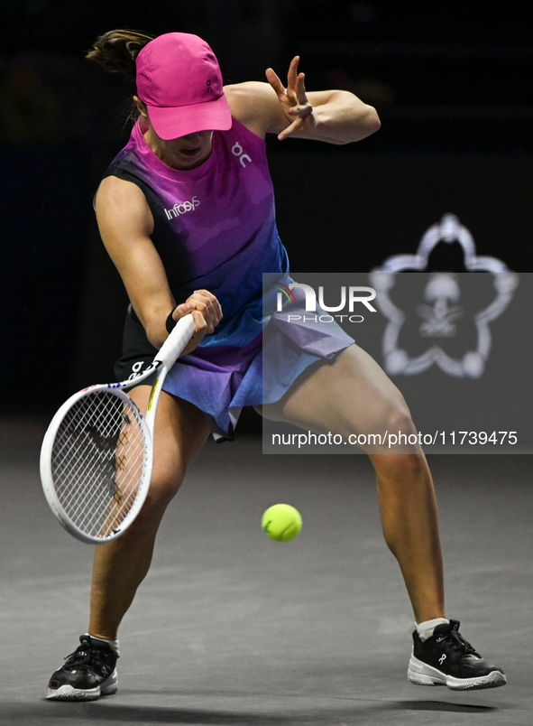 RIYADH, SAUDI ARABIA - NOVEMBER 03: Iga Swiatek of Poland during her match against Barbora Krejcikovas of Czech Republic on day 2 of the 202...