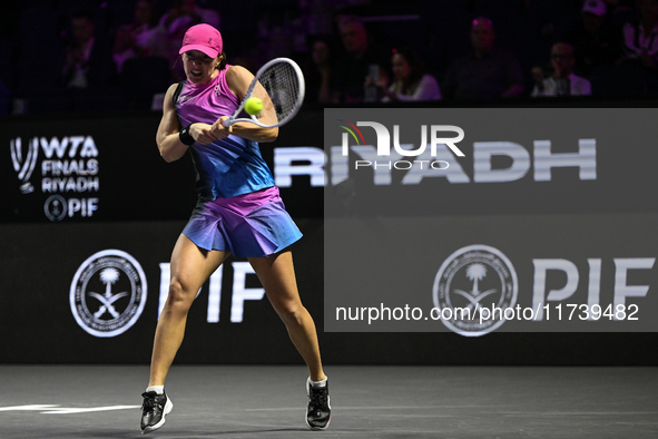 RIYADH, SAUDI ARABIA - NOVEMBER 03: Iga Swiatek of Poland during her match against Barbora Krejcikovas of Czech Republic on day 2 of the 202...