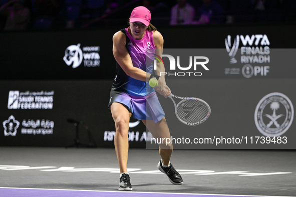 RIYADH, SAUDI ARABIA - NOVEMBER 03: Iga Swiatek of Poland during her match against Barbora Krejcikovas of Czech Republic on day 2 of the 202...