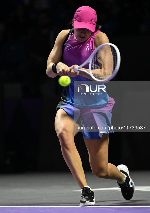 RIYADH, SAUDI ARABIA - NOVEMBER 03: Iga Swiatek of Poland during her match against Barbora Krejcikovas of Czech Republic on day 2 of the 202...