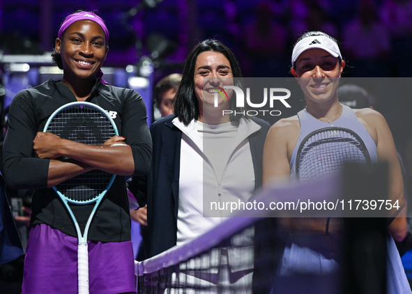 RIYADH, SAUDI ARABIA - NOVEMBER 03: Coco Gauff (L) and Jessica Pegula (R) pose for a photo with Ons Jabeur ahead of their opening match on d...