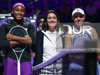 RIYADH, SAUDI ARABIA - NOVEMBER 03: Coco Gauff (L) and Jessica Pegula (R) pose for a photo with Ons Jabeur ahead of their opening match on d...