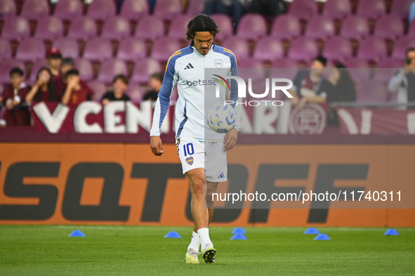 Edison Cavani of Boca Jrs warms up before the Liga Profesional 2024 match between Lanus and Boca Jrs at Estadio Ciudad de Lanus in Lanus, Bu...