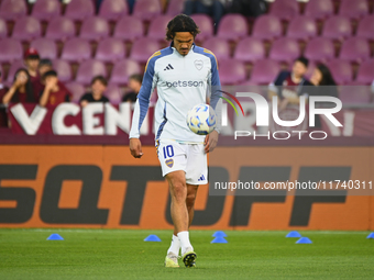 Edison Cavani of Boca Jrs warms up before the Liga Profesional 2024 match between Lanus and Boca Jrs at Estadio Ciudad de Lanus in Lanus, Bu...