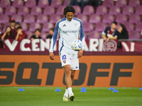 Edison Cavani of Boca Jrs warms up before the Liga Profesional 2024 match between Lanus and Boca Jrs at Estadio Ciudad de Lanus in Lanus, Bu...