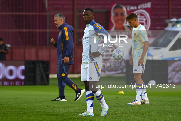 Luis Advincula of Boca Jrs warms up before the Liga Profesional 2024 match between Lanus and Boca Jrs at Estadio Ciudad de Lanus in Lanus, B...