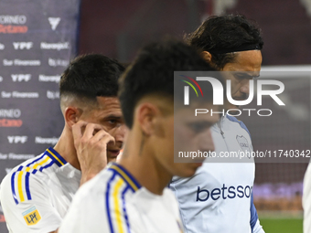 Edinson Cavani and players of Boca Jrs leave the field after losing a match in the Liga Profesional 2024 between Lanus and Boca Jrs at Estad...