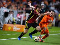 Seattle Sounders forward Pedro de la Vega battles for the ball with Houston Dynamo midfielder Sebastian Kowalczyk during a playoff match bet...