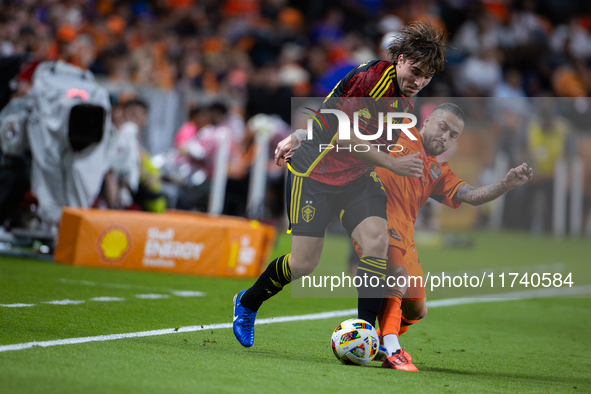 Seattle Sounders forward Pedro de la Vega battles for the ball with Houston Dynamo midfielder Sebastian Kowalczyk during a playoff match bet...