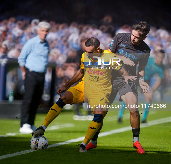 Davide Zappacosta of Atalanta BC and Khvicha Kvaratskhelia of SSC Napoli compete for the ball during the serie Serie A Enilive match between...