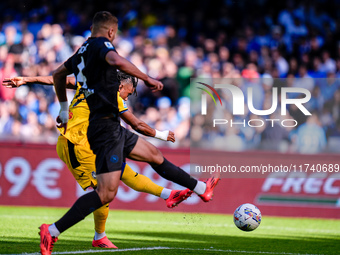 Ademola Lookman of Atalanta BC scores first goal during the serie Serie A Enilive match between SSC Napoli and Atalanta BC at Stadio Diego A...