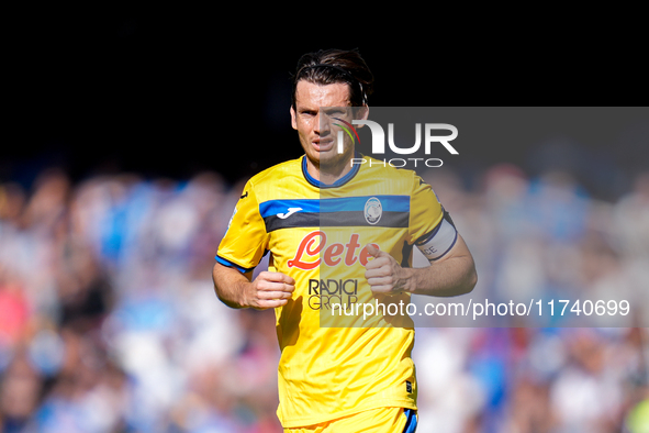 Marten de Roon of Atalanta BC looks on during the serie Serie A Enilive match between SSC Napoli and Atalanta BC at Stadio Diego Armando Mar...