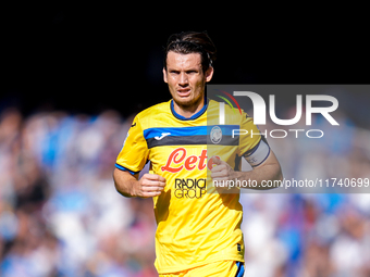 Marten de Roon of Atalanta BC looks on during the serie Serie A Enilive match between SSC Napoli and Atalanta BC at Stadio Diego Armando Mar...