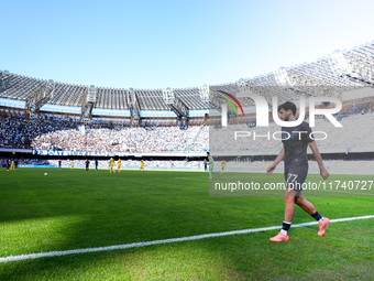 Khvicha Kvaratskhelia of SSC Napoli leaves the pitch dejected during the serie Serie A Enilive match between SSC Napoli and Atalanta BC at S...