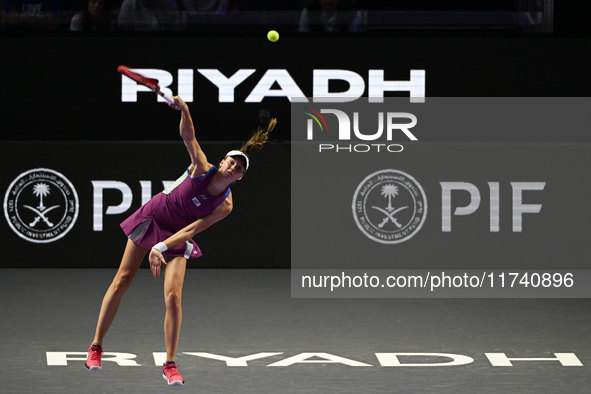 RIYADH, SAUDI ARABIA - NOVEMBER 04: Elena Rybakina of Kazakhstan during her match against Qinwen Zheng of China on day 3 of the 2024 WTA Fin...