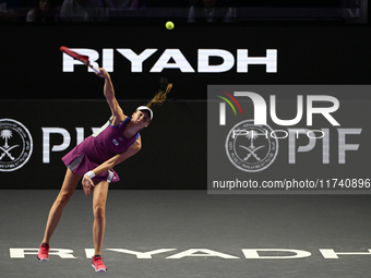 RIYADH, SAUDI ARABIA - NOVEMBER 04: Elena Rybakina of Kazakhstan during her match against Qinwen Zheng of China on day 3 of the 2024 WTA Fin...