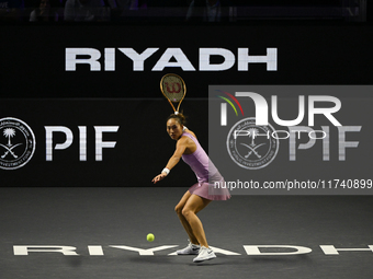 RIYADH, SAUDI ARABIA - NOVEMBER 04: Qinwen Zheng of China during her match against Elena Rybakina of Kazakhstan  on day 3 of the 2024 WTA Fi...