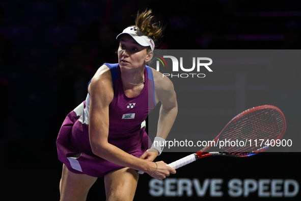 RIYADH, SAUDI ARABIA - NOVEMBER 04: Elena Rybakina of Kazakhstan during her match against Qinwen Zheng of China on day 3 of the 2024 WTA Fin...