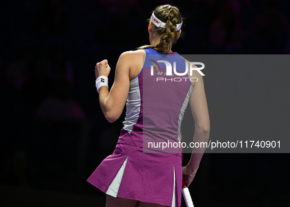 RIYADH, SAUDI ARABIA - NOVEMBER 04: Elena Rybakina of Kazakhstan during her match against Qinwen Zheng of China on day 3 of the 2024 WTA Fin...