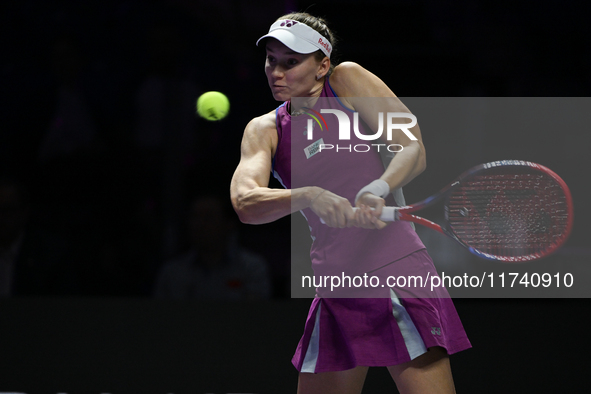 RIYADH, SAUDI ARABIA - NOVEMBER 04: Elena Rybakina of Kazakhstan during her match against Qinwen Zheng of China on day 3 of the 2024 WTA Fin...