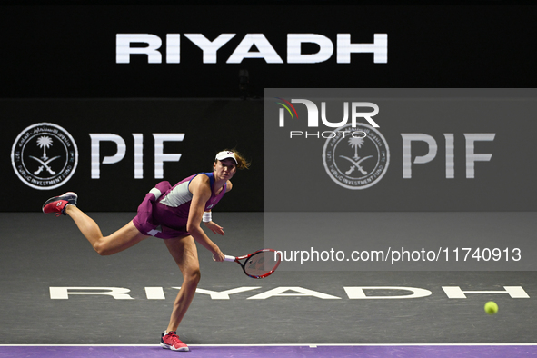 RIYADH, SAUDI ARABIA - NOVEMBER 04: Elena Rybakina of Kazakhstan during her match against Qinwen Zheng of China on day 3 of the 2024 WTA Fin...