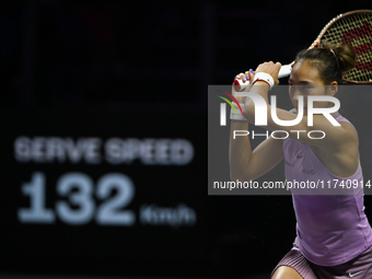 RIYADH, SAUDI ARABIA - NOVEMBER 04: Qinwen Zheng of China during her match against Elena Rybakina of Kazakhstan  on day 3 of the 2024 WTA Fi...