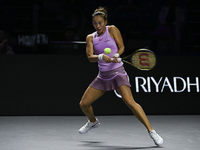 RIYADH, SAUDI ARABIA - NOVEMBER 04: Qinwen Zheng of China during her match against Elena Rybakina of Kazakhstan  on day 3 of the 2024 WTA Fi...