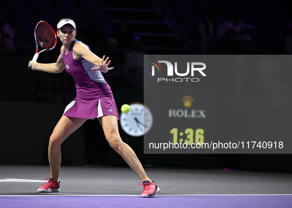 RIYADH, SAUDI ARABIA - NOVEMBER 04: Elena Rybakina of Kazakhstan during her match against Qinwen Zheng of China on day 3 of the 2024 WTA Fin...