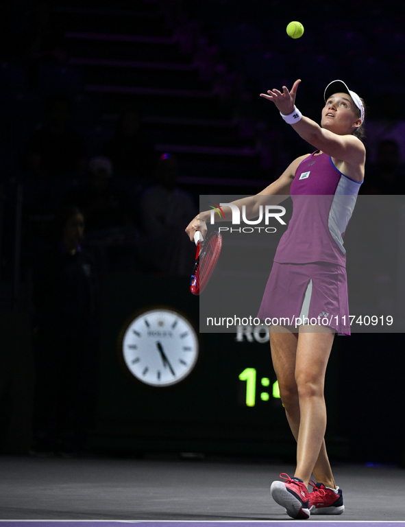 RIYADH, SAUDI ARABIA - NOVEMBER 04: Elena Rybakina of Kazakhstan during her match against Qinwen Zheng of China on day 3 of the 2024 WTA Fin...