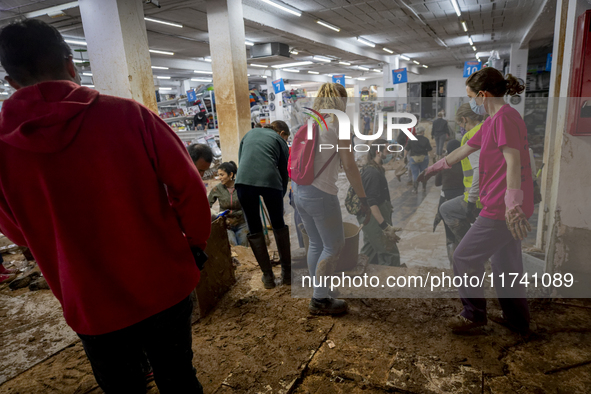 The town of Xiva, close to Valencia, is heavily affected by the floods of the last week. The visit of the King of Spain, Felipe VI, is plann...