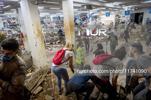 The town of Xiva, close to Valencia, is heavily affected by the floods of the last week. The visit of the King of Spain, Felipe VI, is plann...