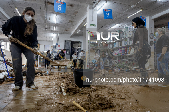 The town of Xiva, close to Valencia, is heavily affected by the floods of the last week. The visit of the King of Spain, Felipe VI, is plann...