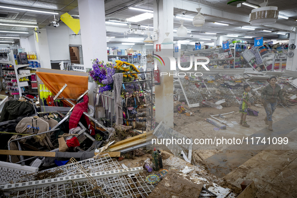 The town of Xiva, close to Valencia, is heavily affected by the floods of the last week. The visit of the King of Spain, Felipe VI, is plann...