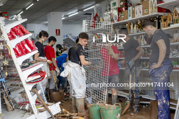 The town of Xiva, close to Valencia, is heavily affected by the floods of the last week. The visit of the King of Spain, Felipe VI, is plann...