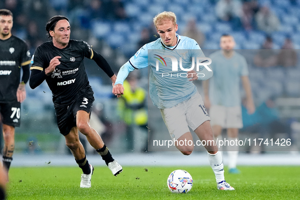 Gustav Isaksen of SS Lazio and Tommaso Augello of Cagliari Calcio compete for the ball during the Serie A Enilive match between SS Lazio and...