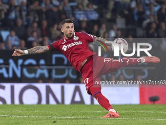 Carles Perez of Getafe CF shoots on goal during the La Liga EA Sports match between RC Celta de Vigo and Getafe CF at Estadio Abanca Balaido...