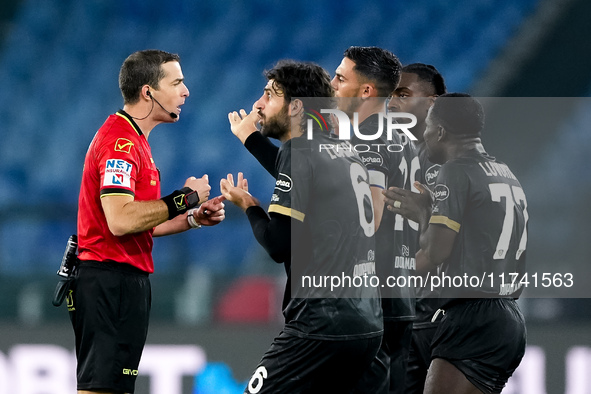 Players of Cagliari Calcio protest with the referee Nicola Ayroldi during the Serie A Enilive match between SS Lazio and Cagliari Calcio at...