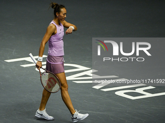 RIYADH, SAUDI ARABIA - NOVEMBER 04: Qinwen Zheng of China during her match against Elena Rybakina of Kazakhstan  on day 3 of the 2024 WTA Fi...