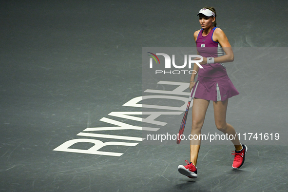 RIYADH, SAUDI ARABIA - NOVEMBER 04: Elena Rybakina of Kazakhstan during her match against Qinwen Zheng of China on day 3 of the 2024 WTA Fin...