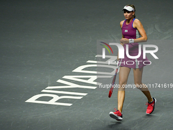 RIYADH, SAUDI ARABIA - NOVEMBER 04: Elena Rybakina of Kazakhstan during her match against Qinwen Zheng of China on day 3 of the 2024 WTA Fin...