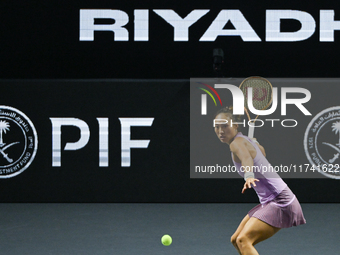 RIYADH, SAUDI ARABIA - NOVEMBER 04: Qinwen Zheng of China during her match against Elena Rybakina of Kazakhstan  on day 3 of the 2024 WTA Fi...