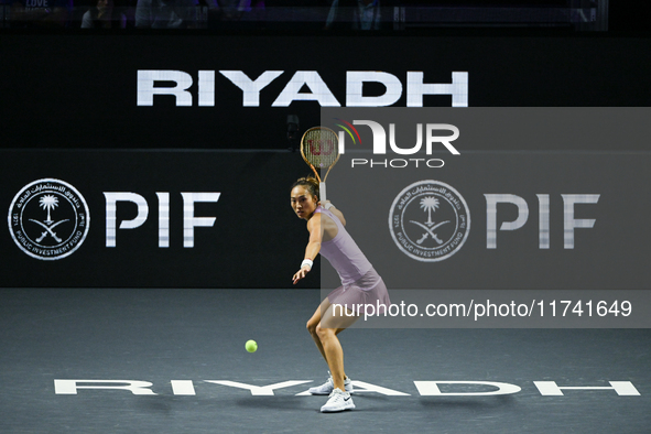 RIYADH, SAUDI ARABIA - NOVEMBER 04: Qinwen Zheng of China during her match against Elena Rybakina of Kazakhstan  on day 3 of the 2024 WTA Fi...