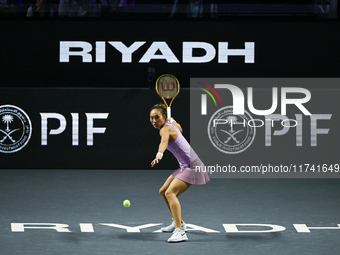 RIYADH, SAUDI ARABIA - NOVEMBER 04: Qinwen Zheng of China during her match against Elena Rybakina of Kazakhstan  on day 3 of the 2024 WTA Fi...