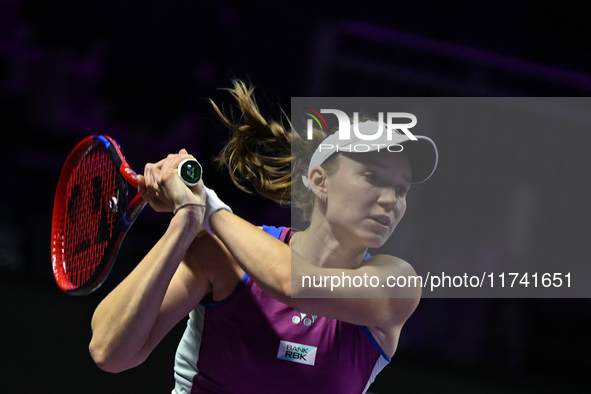 RIYADH, SAUDI ARABIA - NOVEMBER 04: Elena Rybakina of Kazakhstan during her match against Qinwen Zheng of China on day 3 of the 2024 WTA Fin...